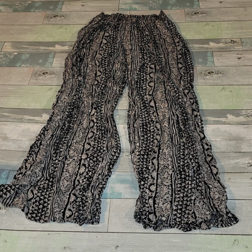 Billabong Open Leg Black & White Capri Pants sz Small